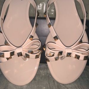 2 Fashionnova Bow Flipflops ! Never worn!